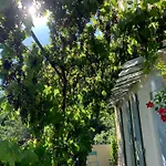 Bed & Breakfast Petit Coin De Paradis 4*