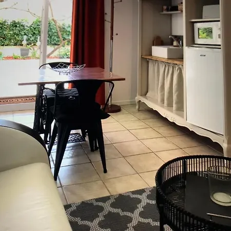 Alojamento de Acomodação e Pequeno-almoço Petit Coin De Paradis 4*
